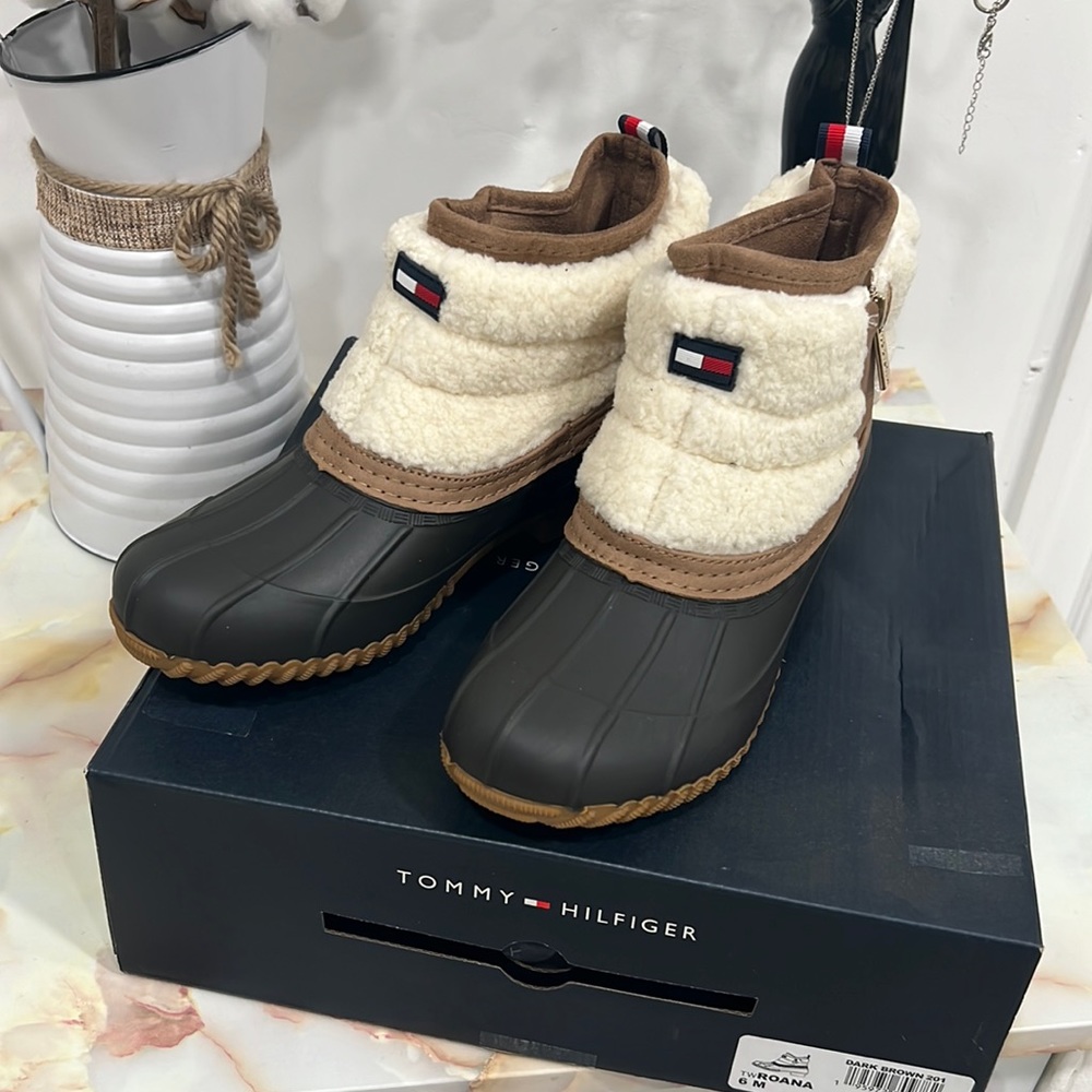 Tommy Hilfiger Roana dark brown size 6